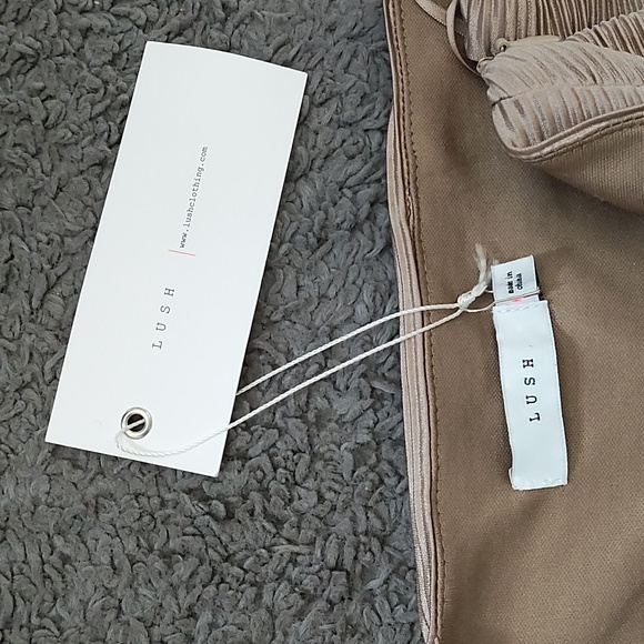 Nwt Lush one shoulder Jumpsuit taupe color size med - Picture 8 of 8